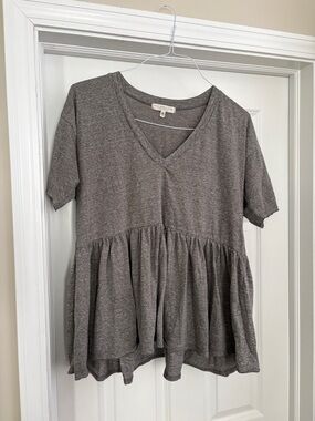 Urban Outfitters Truly Madly Deeply Flowy Oversized v-neck Grey Tee Womens med